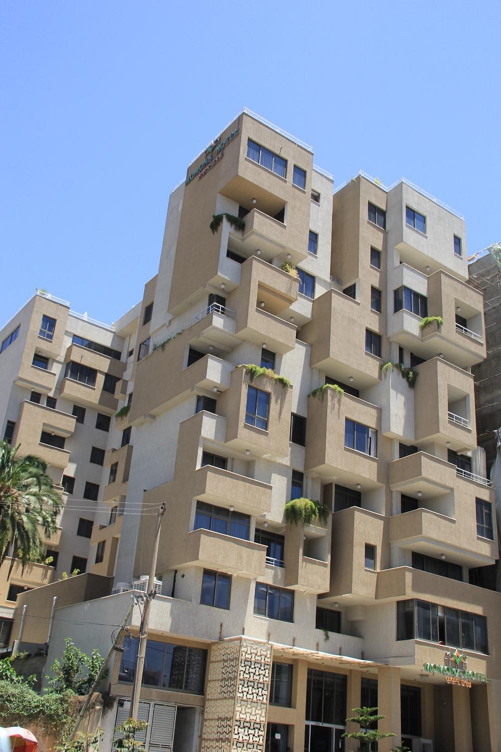 momona hotel